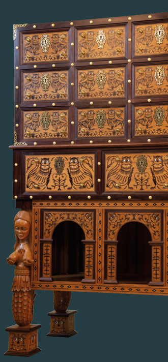 Contador estilo Indo-Portugu&ecirc;s Tigre, embutidos com madeiras nobres e talha